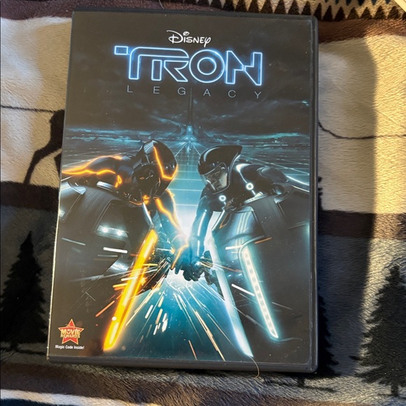 Tron Legacy, Avatar, and Sky High DVD Set - Picture 2 of 4